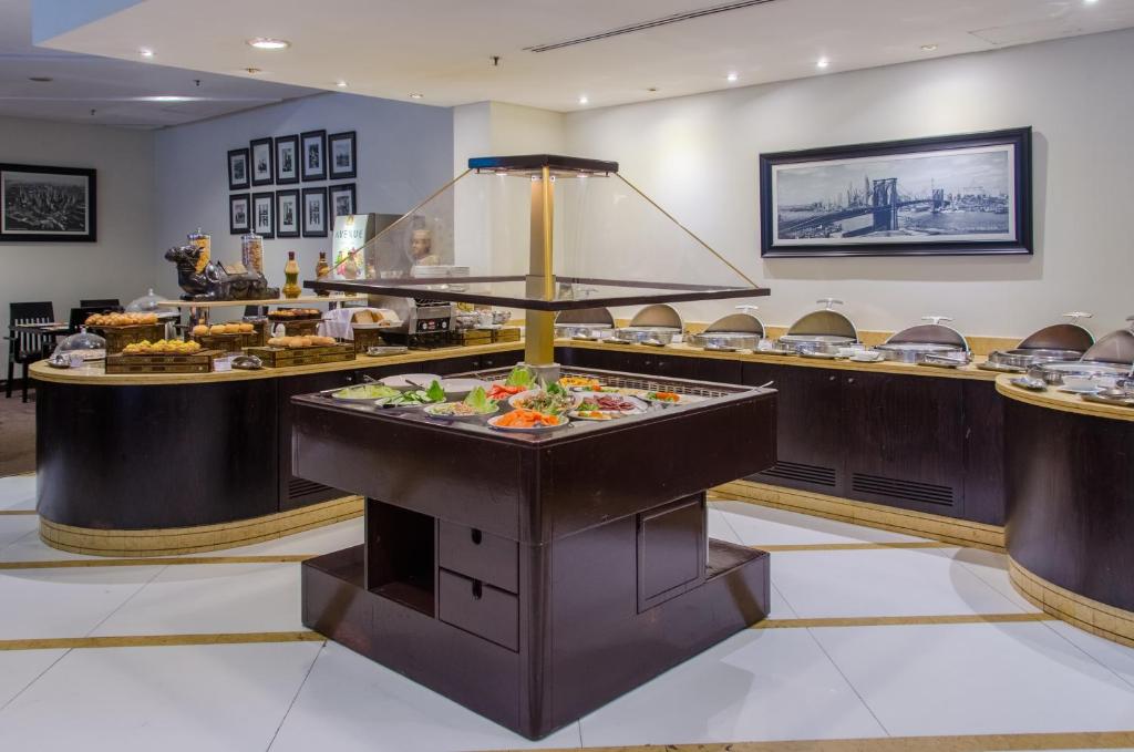 بوفه رستوران هتل Avenue Hotel