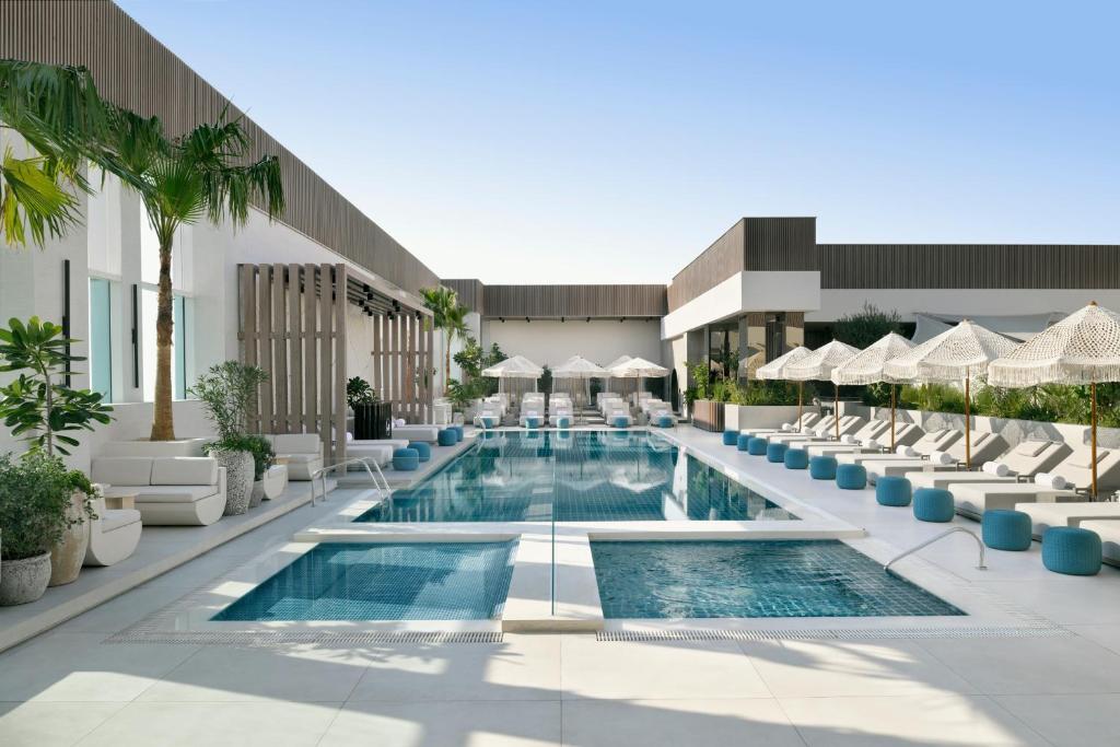 استخر هتل SHERATON GRAND دبی