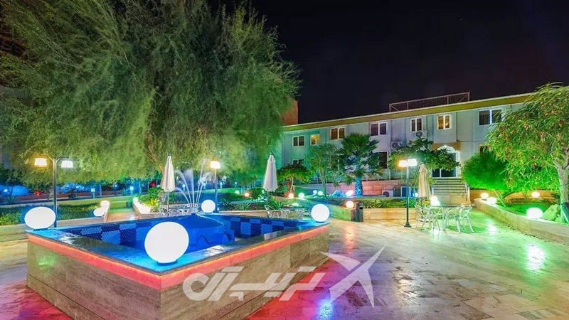 حیاط هتل آرامش کیش
